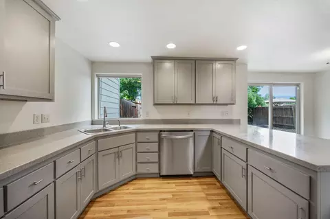 Kitchen - 210 Northview Dr, Eagle Point, OR 97524 photo 3 of 4