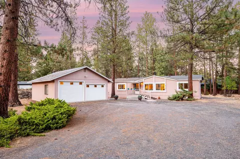 61171 Chuckanut Dr, Bend, OR 97702