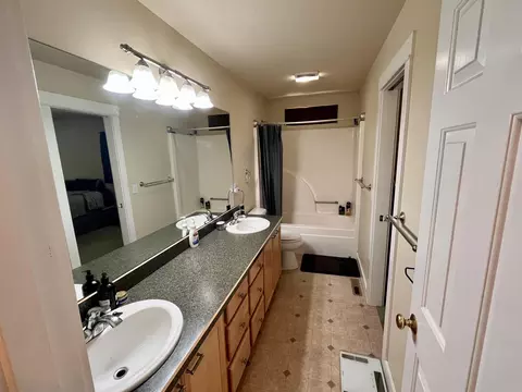 Bath - 56229 Bufflehead Rd, Bend, OR 97707 photo 2 of 3