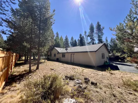 Exterior - 56229 Bufflehead Rd, Bend, OR 97707 photo 10 of 17