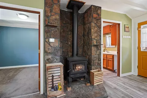 Entry Way - 52844 Day Rd, La Pine, OR 97739 photo 2 of 2
