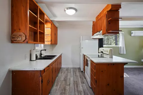 Kitchen - 52844 Day Rd, La Pine, OR 97739 photo 2 of 4
