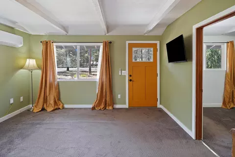 Entry Way - 52844 Day Rd, La Pine, OR 97739 photo 1 of 2