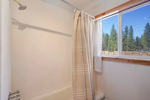 Bath - 52844 Day Rd, La Pine, OR 97739 photo 1 of 1