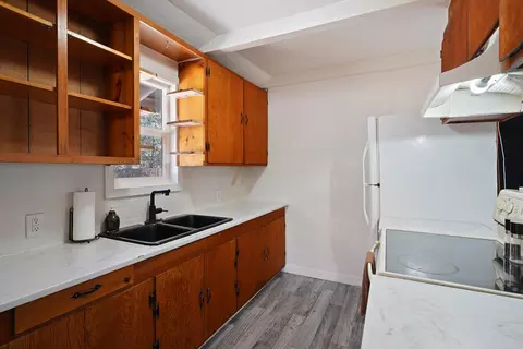 Kitchen - 52844 Day Rd, La Pine, OR 97739 photo 3 of 4