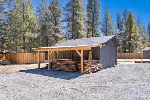 Exterior - 52844 Day Rd, La Pine, OR 97739 photo 6 of 15