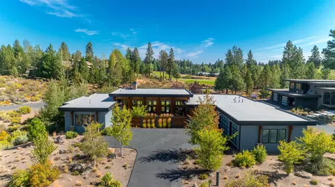 61672 Hosmer Lake Dr, Bend, OR 97702