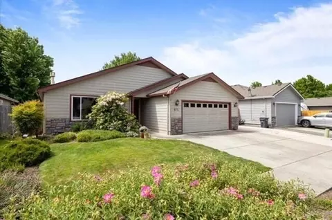 975 Willowdale Ave, Medford, OR 97501