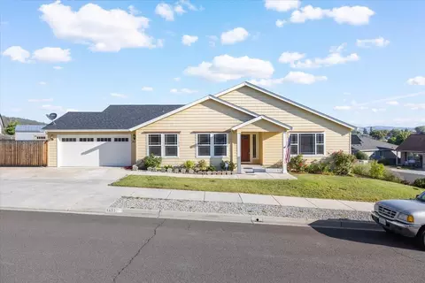 455 N Deanjou Ave, Eagle Point, OR 97524