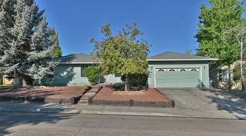 1853 Valley View Dr, Medford, OR 97504