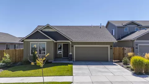 2492 SW Metolius Ave, Redmond, OR 97756