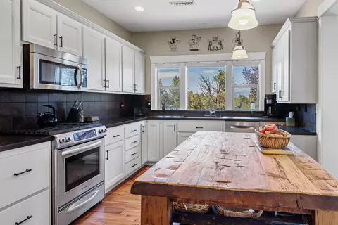 Kitchen - 64765 Kelly Ct, Bend, OR 97701 photo 1 of 3