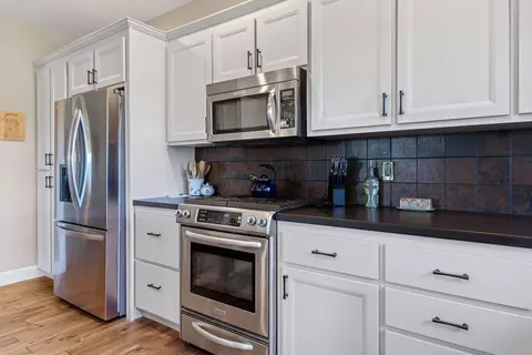 Kitchen - 64765 Kelly Ct, Bend, OR 97701 photo 3 of 3