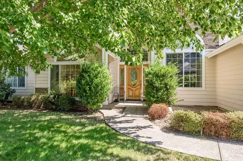 927 SW Princess Cir, Grants Pass, OR 97527