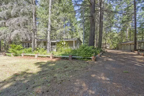 300 Mesa Verde Dr, Cave Junction, OR 97523