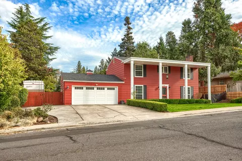 115 Beekman Sq, Jacksonville, OR 97530