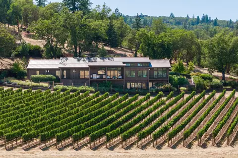 15 Vineyard View Cir, Medford, OR 97501