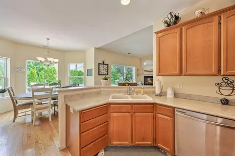 698 Mountain Ave, Central Point, OR 97502 photo 11
