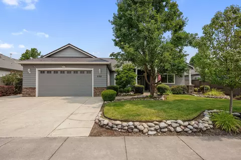 698 Mountain Ave, Central Point, OR 97502