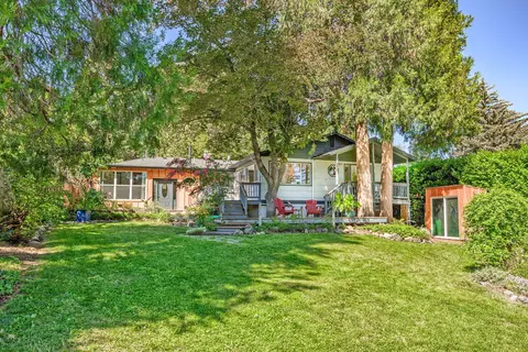 840 Harmony Ln, Ashland, OR 97520