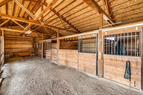 61785 Ten Barr Ranch Rd, Bend, OR 97701 photo 4