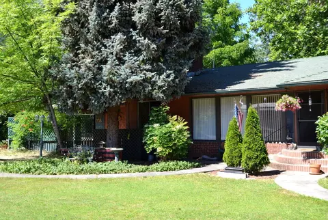 170 Blue Jay Ln, Grants Pass, OR 97527