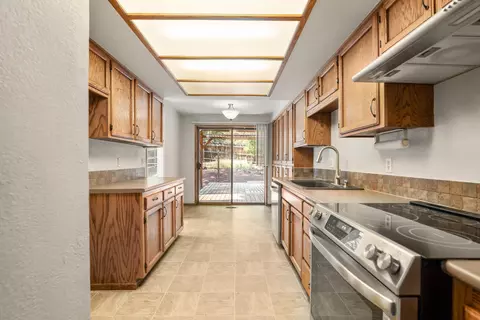 20554 Cambridge Ct, Bend, OR 97702 photo 8