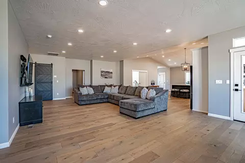 Living - 3808 Willow Springs Rd, Central Point, OR 97502 photo 2 of 2