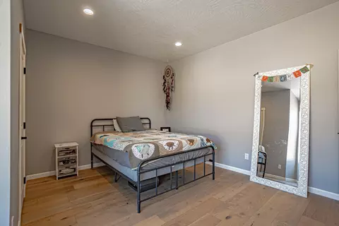 Bedroom - 3808 Willow Springs Rd, Central Point, OR 97502 photo 5 of 9