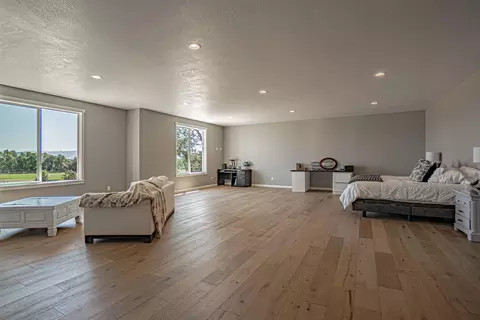 Bedroom - 3808 Willow Springs Rd, Central Point, OR 97502 photo 1 of 9