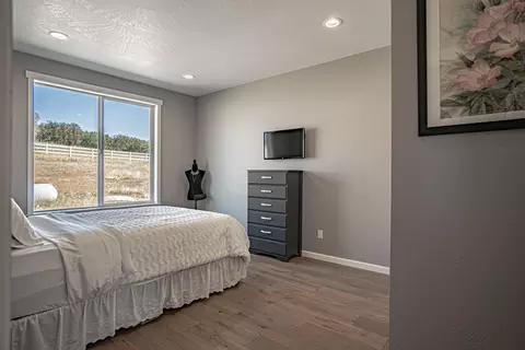 Bedroom - 3808 Willow Springs Rd, Central Point, OR 97502 photo 9 of 9