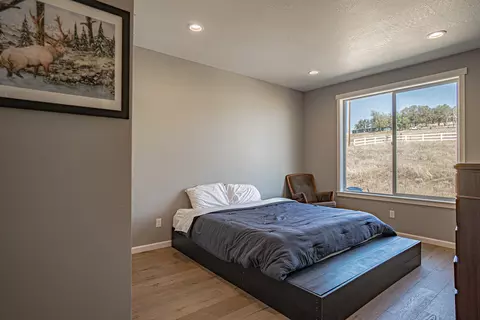Bedroom - 3808 Willow Springs Rd, Central Point, OR 97502 photo 8 of 9