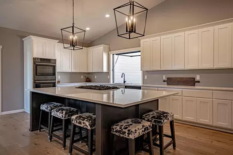 Kitchen - 3808 Willow Springs Rd, Central Point, OR 97502 photo 1 of 4