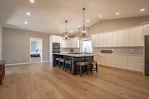 Kitchen - 3808 Willow Springs Rd, Central Point, OR 97502 photo 4 of 4