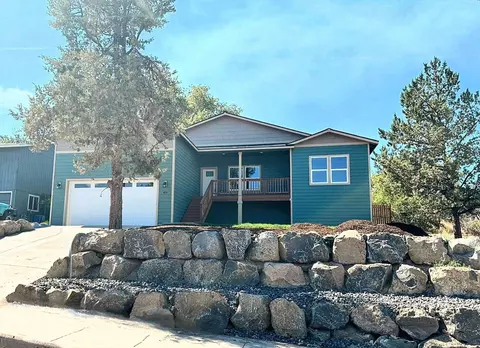 400 SE 8th St, Madras, OR 97741
