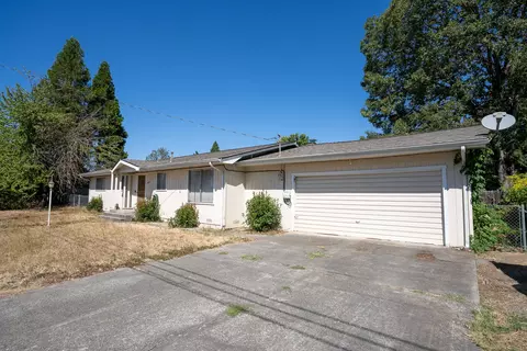 1470 SW Bridge St, Grants Pass, OR 97526