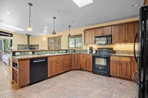648 Green Tree Loop, Grants Pass, OR 97527 photo 21