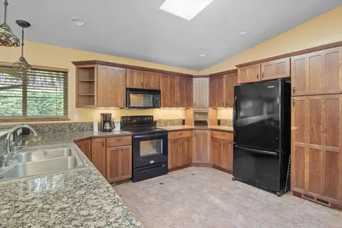 648 Green Tree Loop, Grants Pass, OR 97527 photo 22