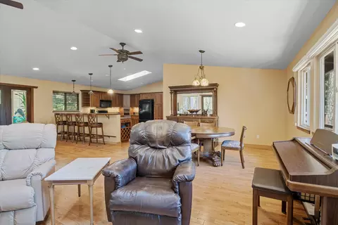648 Green Tree Loop, Grants Pass, OR 97527 photo 17