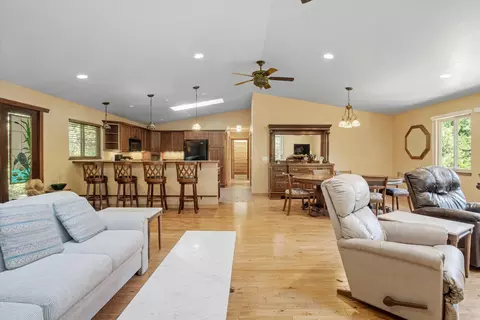 648 Green Tree Loop, Grants Pass, OR 97527 photo 19