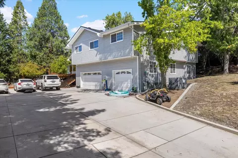 1627 Highcrest Dr, Medford, OR 97504