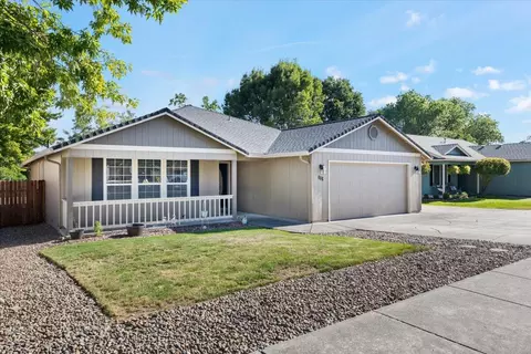 Exterior - 486 Westminster Dr, Eagle Point, OR 97524 photo 2 of 7