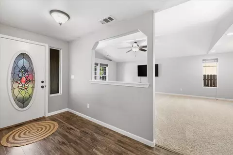 Entry Way - 486 Westminster Dr, Eagle Point, OR 97524 photo 1 of 3