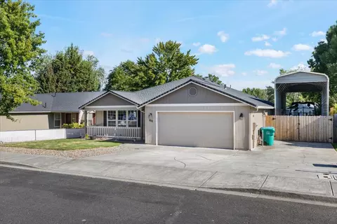 486 Westminster Dr, Eagle Point, OR 97524