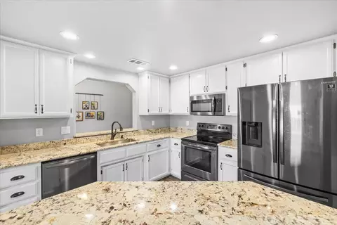Kitchen - 486 Westminster Dr, Eagle Point, OR 97524 photo 1 of 3