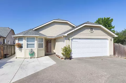 144 Independence Dr, Grants Pass, OR 97527