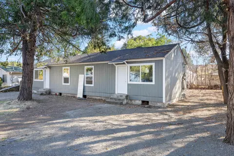 128 130 Onyx St, Eagle Point, OR 97524 photo 3