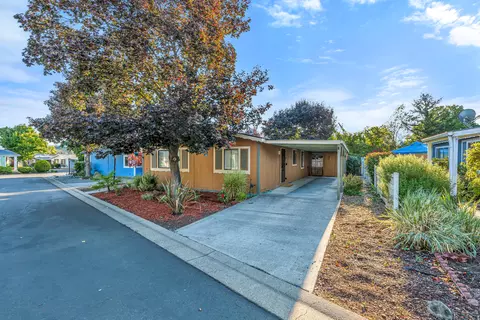 4624 S Pacific Hwy #59, Phoenix, OR 97535
