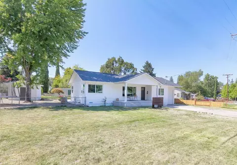 120 S Keene Way Dr, Medford, OR 97504