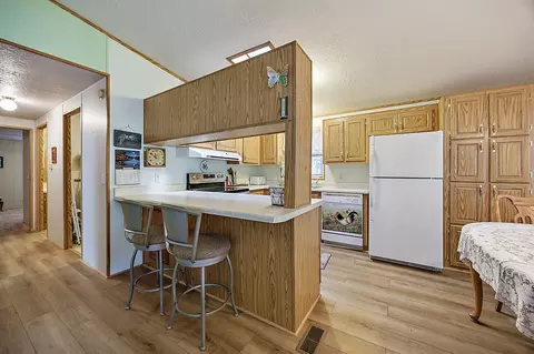301 E Crow Rd, Merlin, OR 97532 photo 8